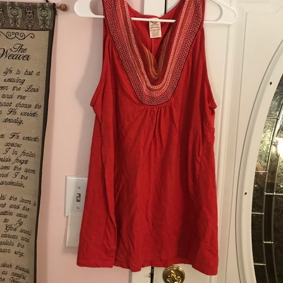 Women’s tops.       #LL - Picture 3 of 7